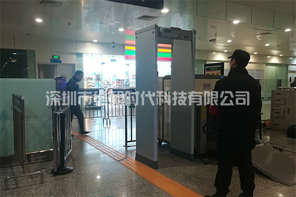 维和时代安检门厂家为深圳机场汽车站供应金属探测安检门[图]